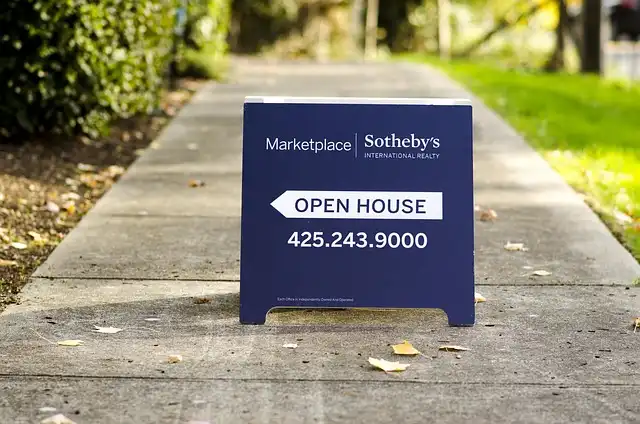 US Housing Market Slows Amidst Fed Rates and Economic Headwinds